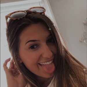 Meet your Posher, Olivia